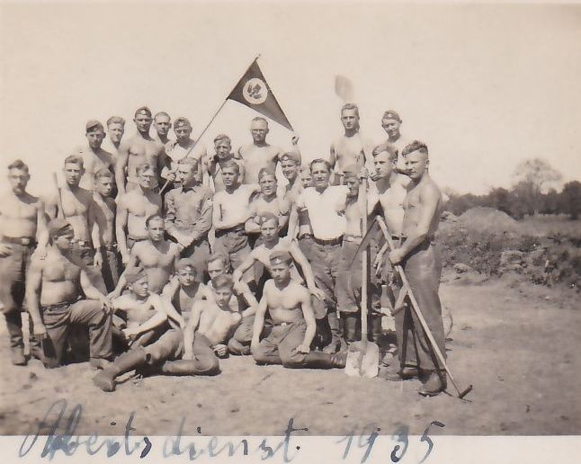Arbeitsdienst_1935.jpg
