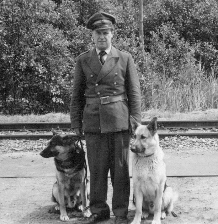 Hundefuhrer_Armin.jpg