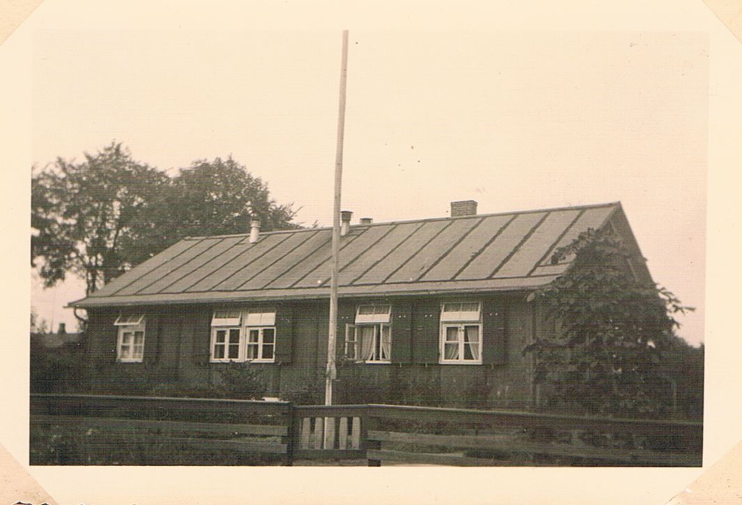 RAD_4-74_Hennstedt_Das_fertige_Gebaude_von_der_Rolfstr-1.jpg