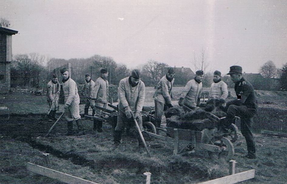 RAD_4-74_Hennstedt_Januar_1939_Entfernung_d__Grasnarbe.jpg