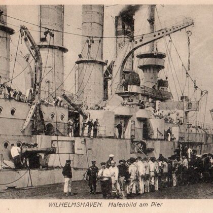 Hafenbild am Pier Panzerkreuzer Yorck