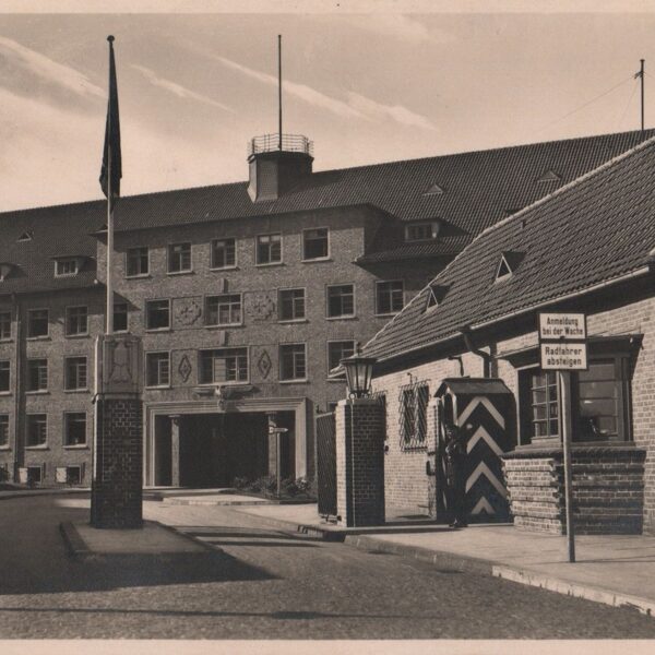 Schnellboot-Division, Kaserneneingang Wilhelmshaven