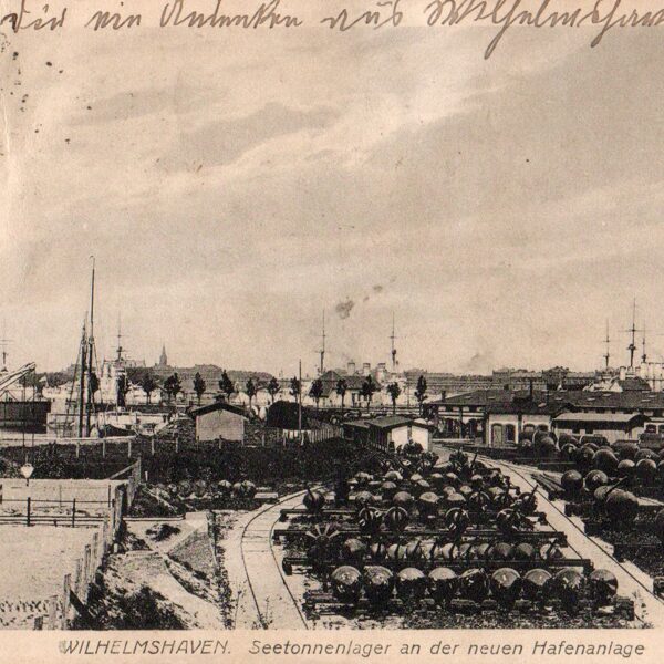 Seetonnenlager an der neuen Hafenanlage