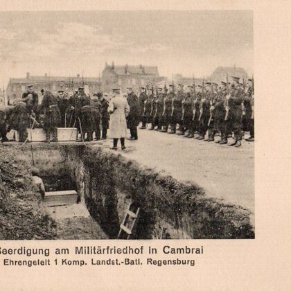 Beerdigung am Militärfriedhof in Cambrai-Ehrengeleit 1 Komp. Landst.-Batl. Regensburg