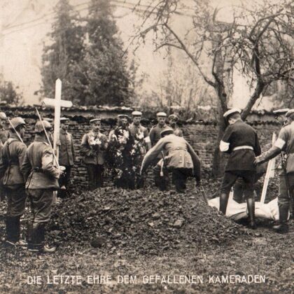 Die letzte Ehre dem gefallenen Kameraden 