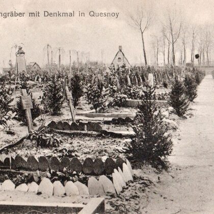 Heldengräber mit Denkmal in Quesnoy 1916