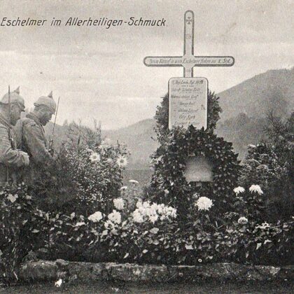 Kriegergrab in Eschelmer im Allerheiligen-Schmuck