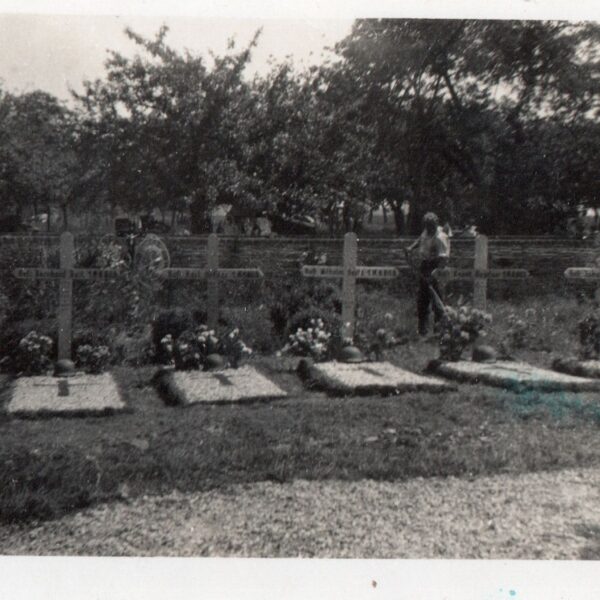 Kriegsgräber Gefr. Wihelm Seitz und Gefr. Bernhard Bast