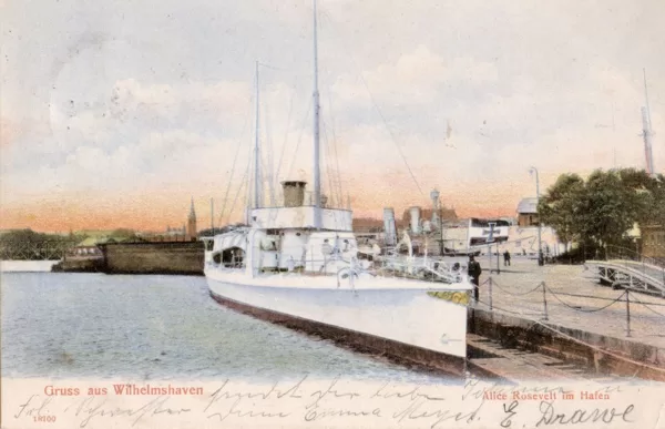 Alice Rosevelt im Hafen 1904
