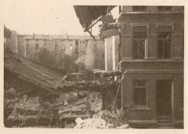 Haus nach Luftangriff 22.03.43