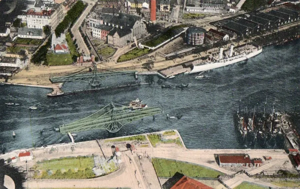 Große Drehbrücke mit Umgebung