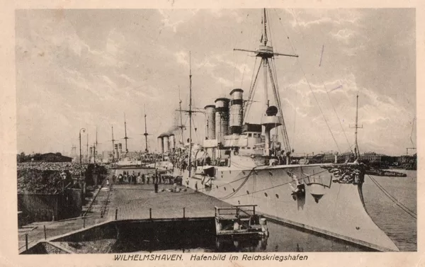 Hafenbild im Kriegshafen