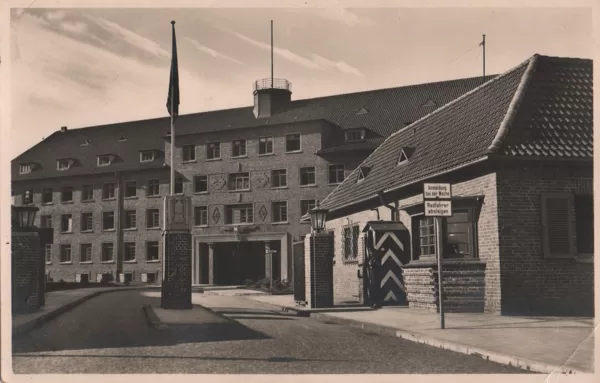 Schnellboot-Division, Kaserneneingang Wilhelmshaven