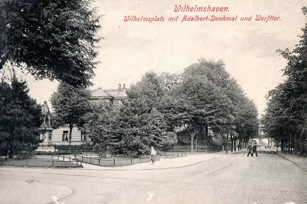 Wilhelmsplatz mit Adalbert-Denkmal und Werfttor 1911