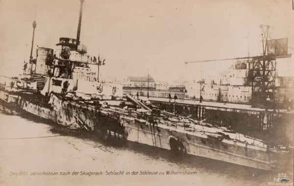 Seydlitz zerschossen nach der Skagerak Schlacht in der Schleuse zu Wilhelmshaven