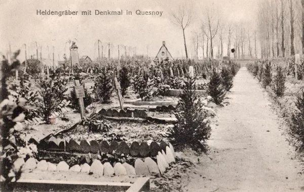 Heldengräber mit Denkmal in Quesnoy 1916