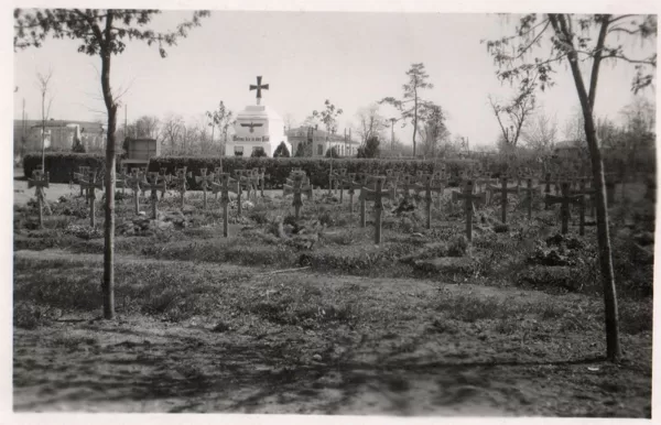 Heldfriedhof mit Gedenkstein Getreu bis in den Tod