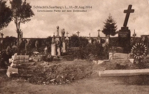 Schlacht bei Saarburg 1914 - Zerschossene Partie auf dem Zivilfriedhof 1914