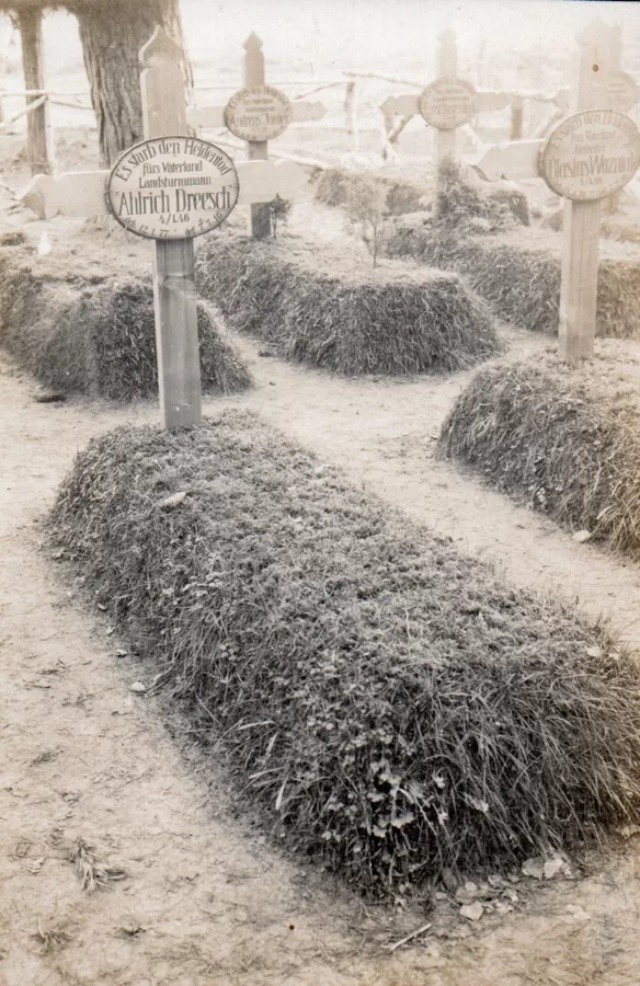 Unbekannter Friedhof mit Heldengräbern
