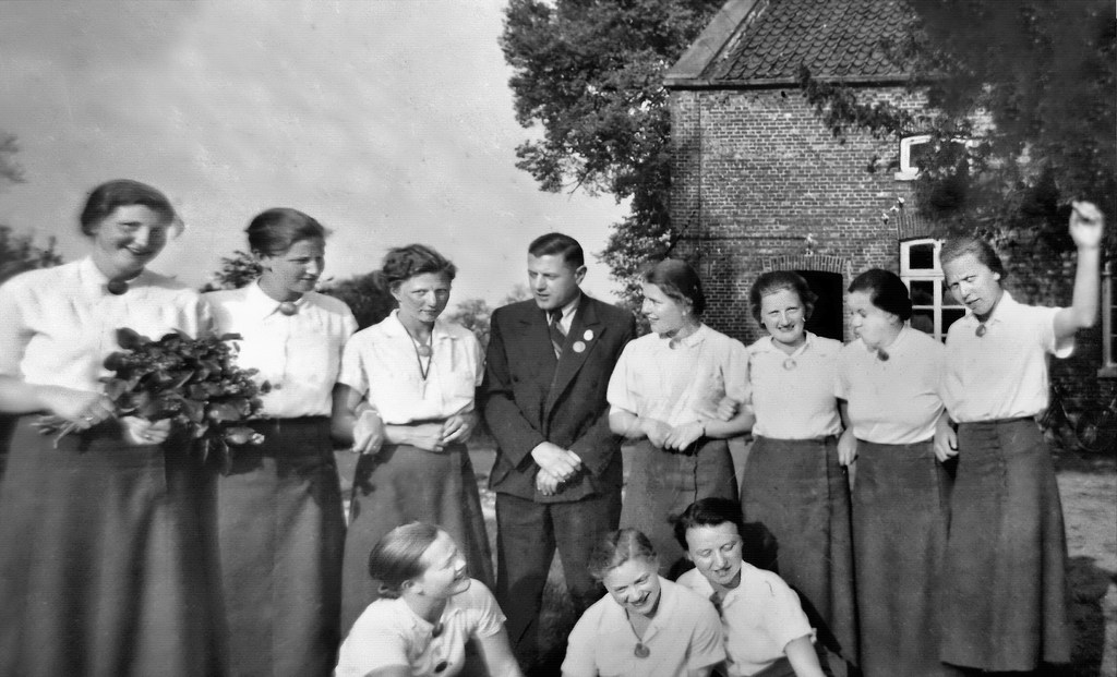 mini-1938_Sommer_Heidmuhle_-_Gruppenfuhrerinnen.jpg